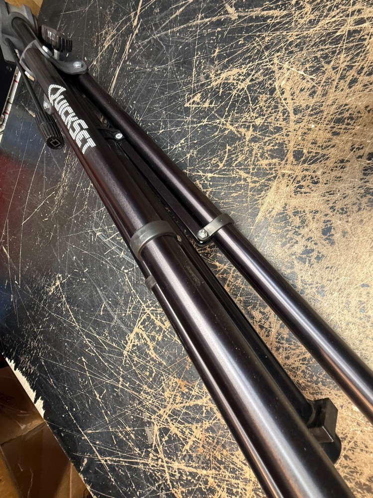 Quick Set 5-95818-6B Tripod