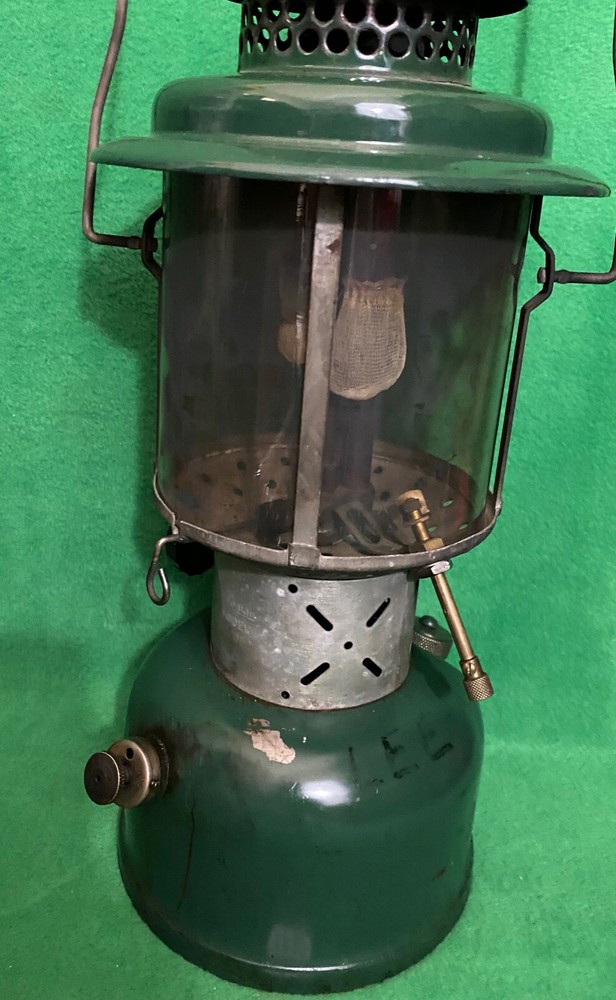 Vintage Coleman Lantern Model 220E