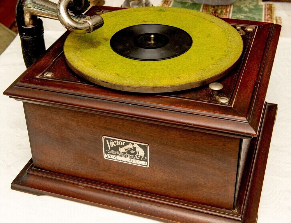 Vintage VICTOR Model VV-VI Talking Machine Tabletop Phonograph