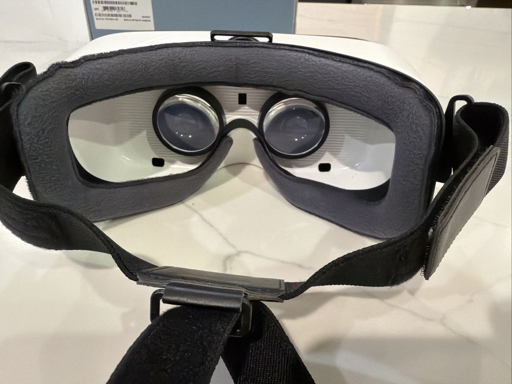 Samsung Gear VR Oculus Virtual Reality Headset