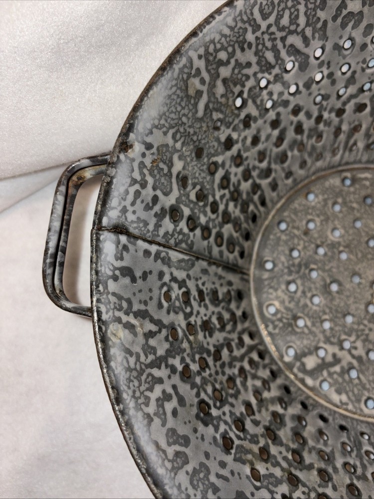 Antique Gray Graniteware Colander 11”