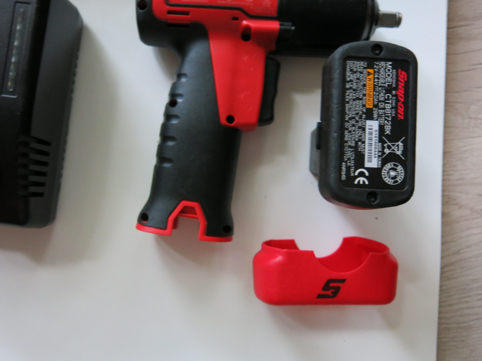 Snap-On CT761 Impact Wrench 3/8" 14.4v Cordless Battery & Charger Boots Set