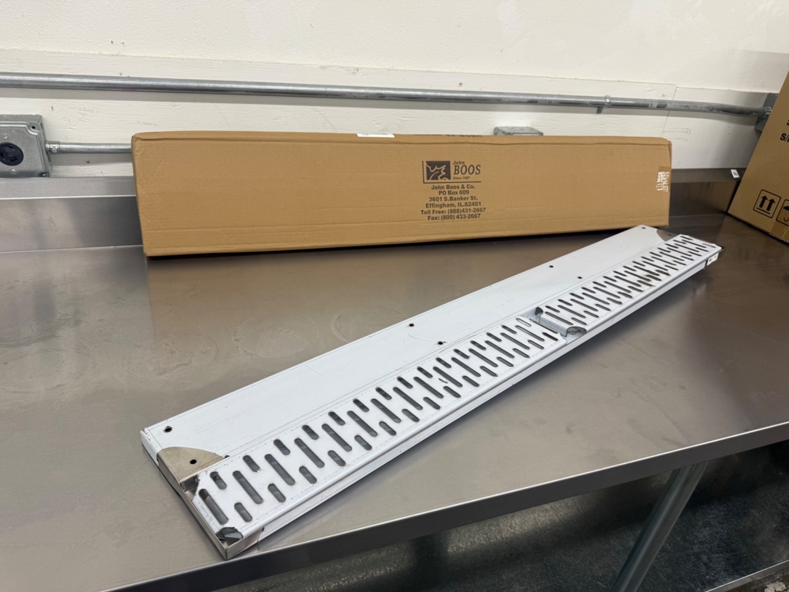 John Boos UBDR-48 48" Wide under bar mount drink rail - FREE SHIPPING!