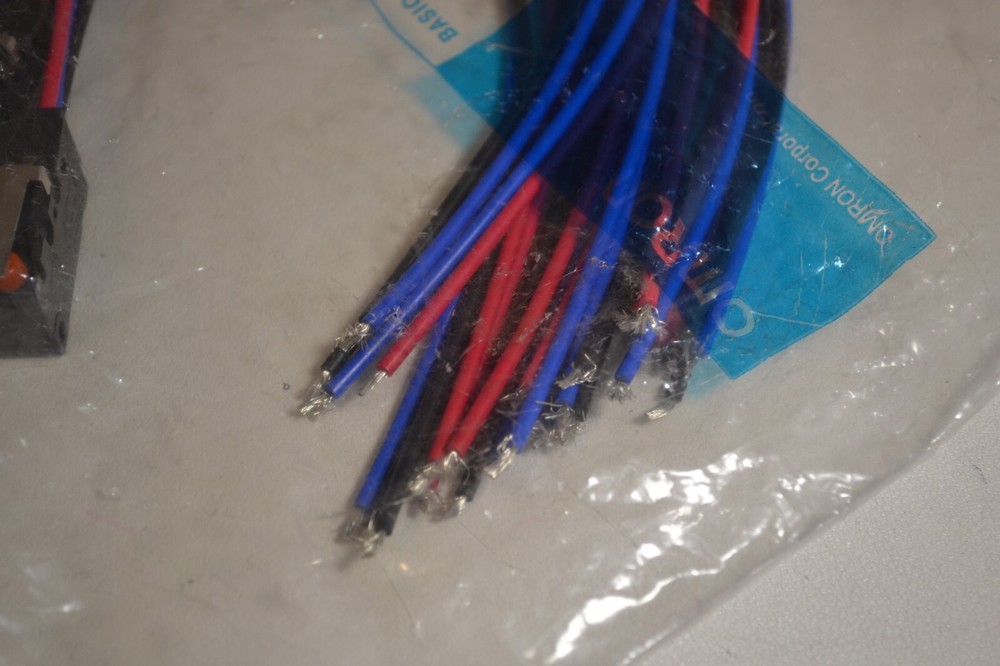 OMRON D2VW BASIC SWITCH Quantity of 10