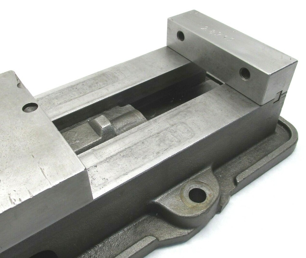 KURT ANGLOCK 6" MILLING MACHINE VISE - #D60