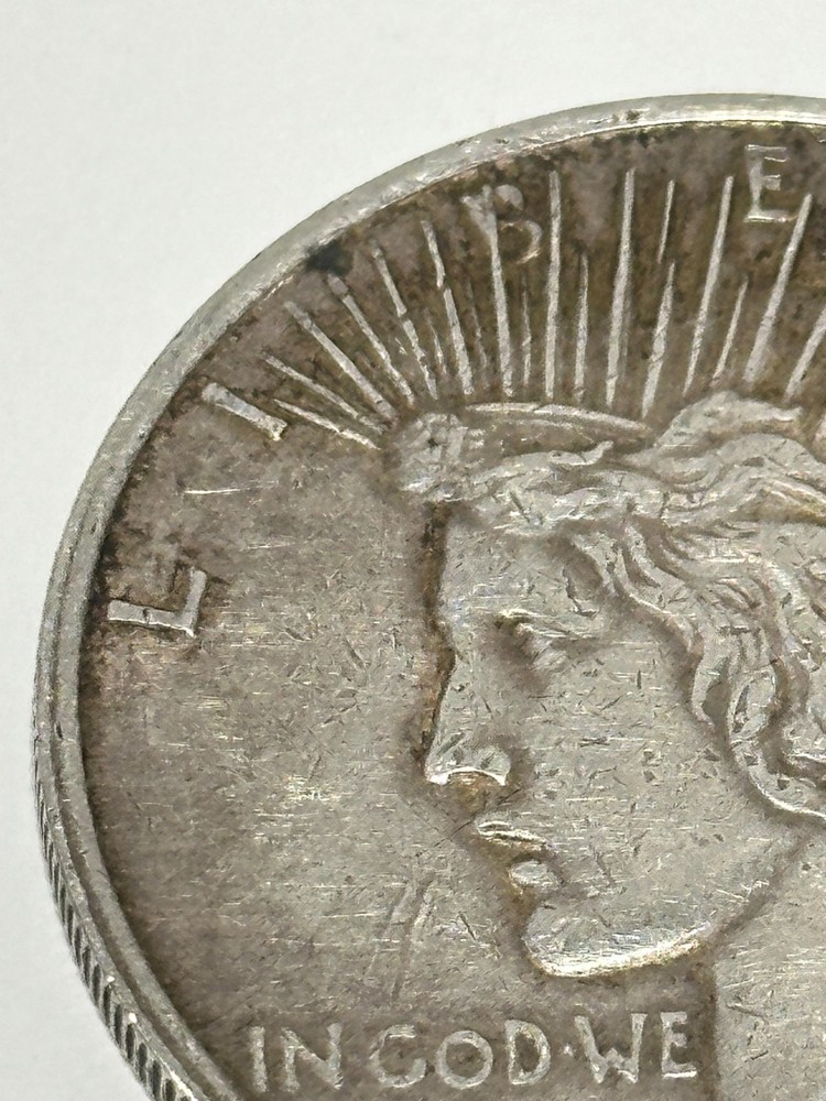US Silver Coin-1922 PEACE SILVER DOLLAR circulated