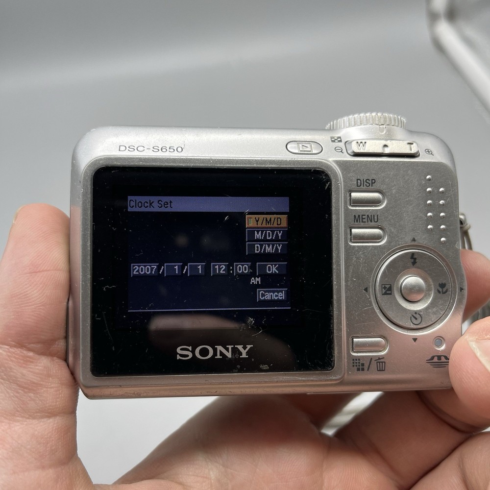 Sony Cyber-shot DSC-S650 7.2MP Compact Digital Camera Includes Memory Card