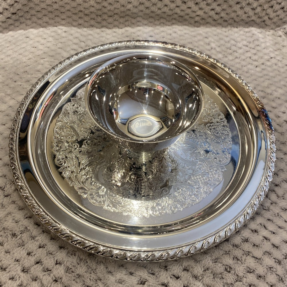 WM. A Rogers By Oneida LTD Silversmiths Silver Plated Chip And Dip Server 8016