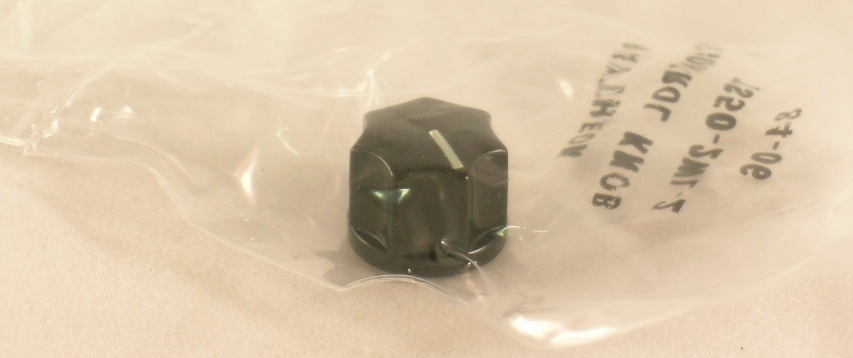 Raytheon Panel Products Knobs 1/4" Diameter Shaft White Line TS50-2WL2 NOS