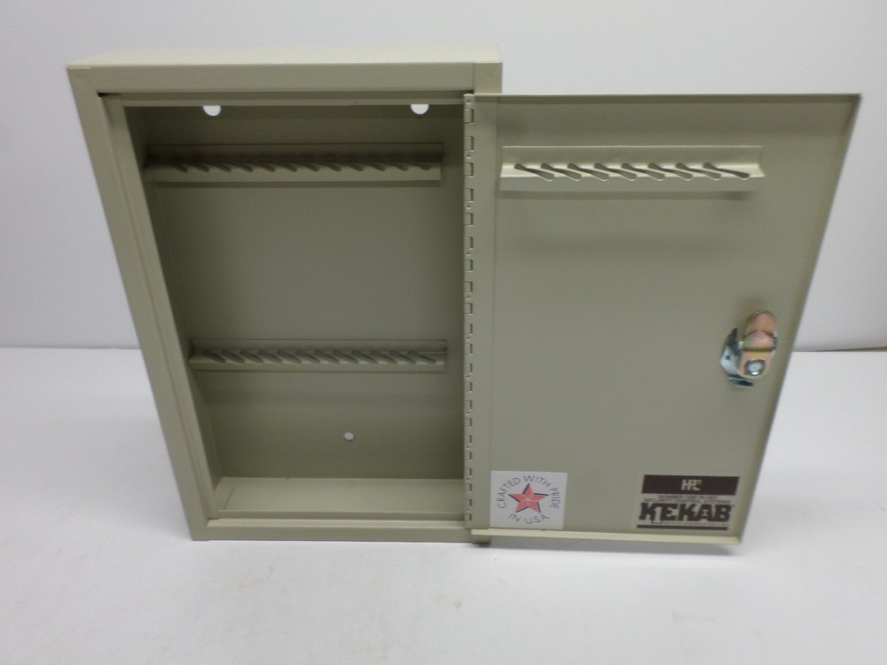 Vintage KEY-KAB METAL LOCKBOX with WORKING LOCK/KEY
