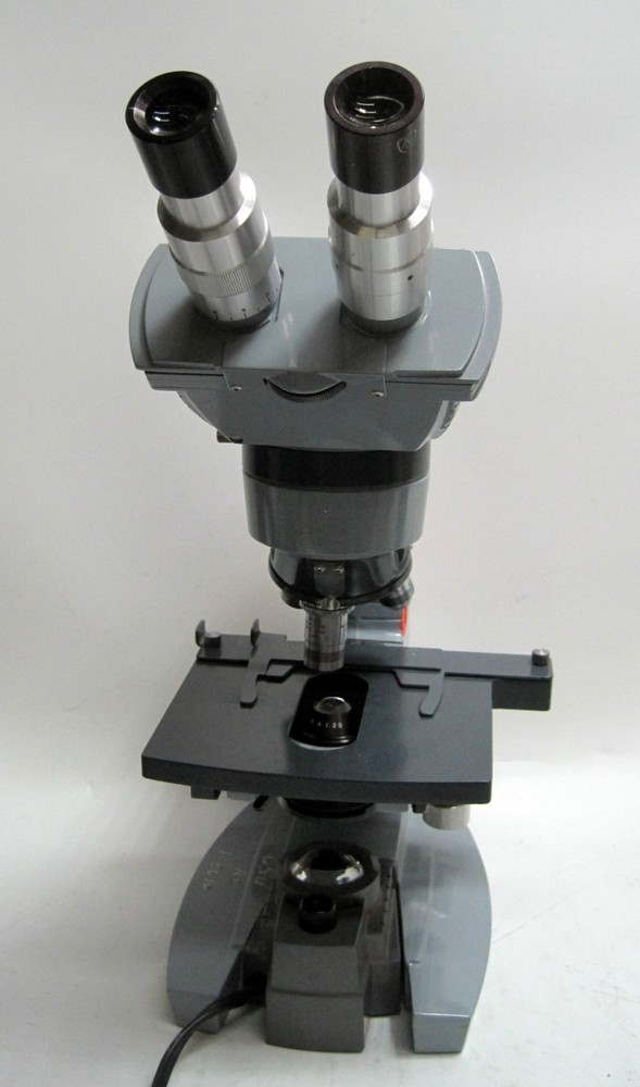 American Optical AO Microscope With Objectives & Light Source WORKS