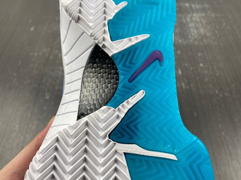 AV6339-100 Kobe 4 Protro Draft Day 2019. DS