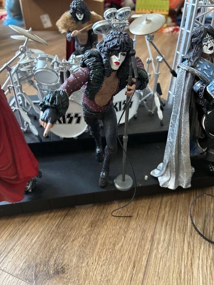 KISS ALIVE Lighted Stage and Action Figure set. 16"  tall x 16" long