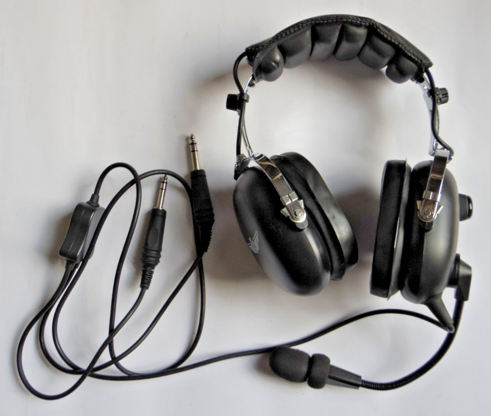 Wings Com? Pilot Headset Dual Plug In Flex-Boom Microphone