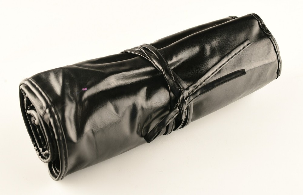 *23 Piece Makeup Brush Set With Black Case