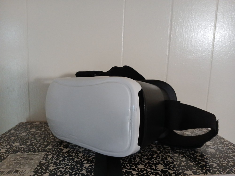 Onn VR Virtual Reality Smartphone Headset White/Black Good Condition