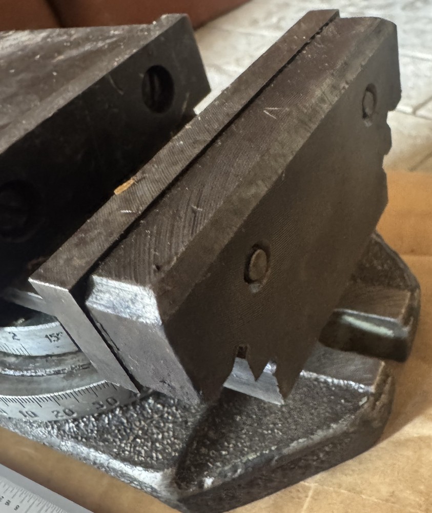 Pprecision machine vise with micro-feed USSR