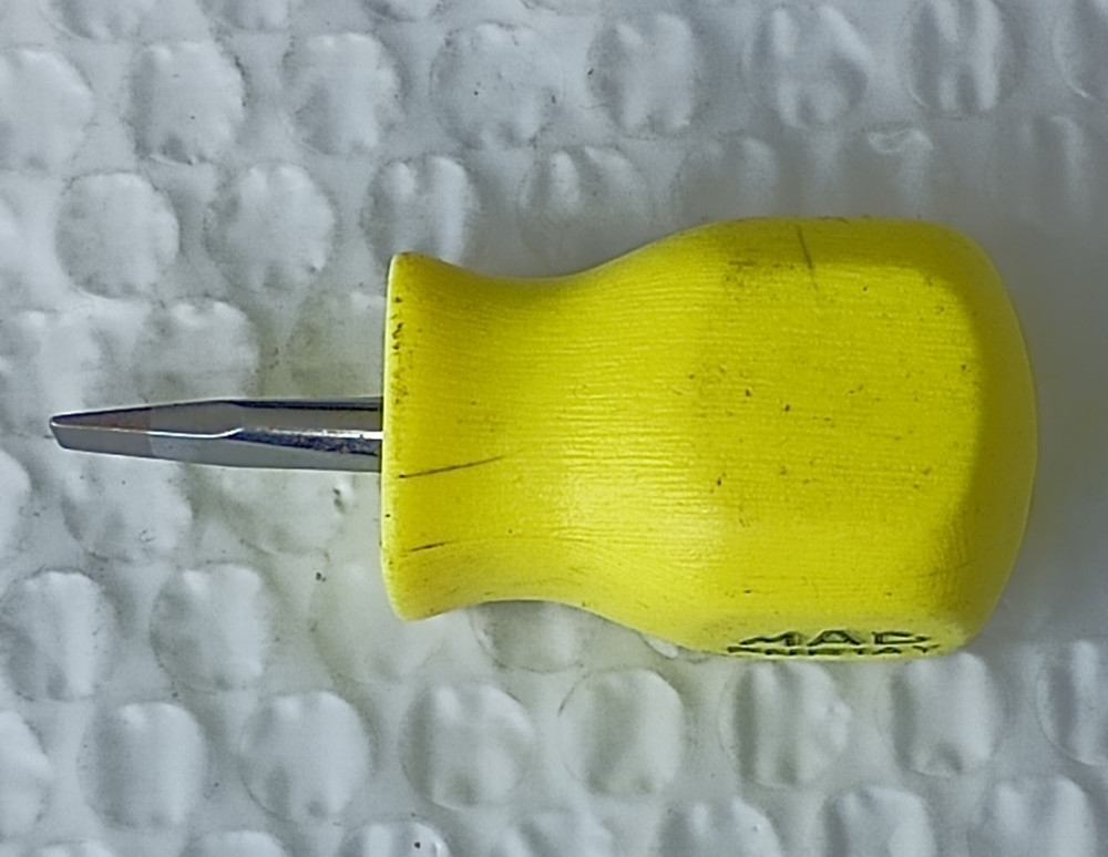 MAC TOOLS PNR1AY, FLAT/SLOTTED, "STUBBY" SCREWDRIVER.