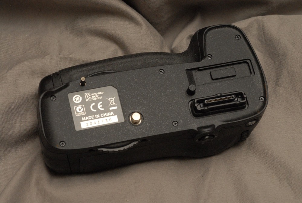 Nikon MB-D14