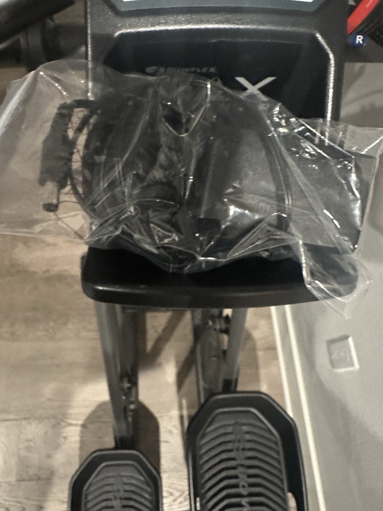 Bowflex Max Trainer M3 Eliptical - Black (100358) ( local pick up)