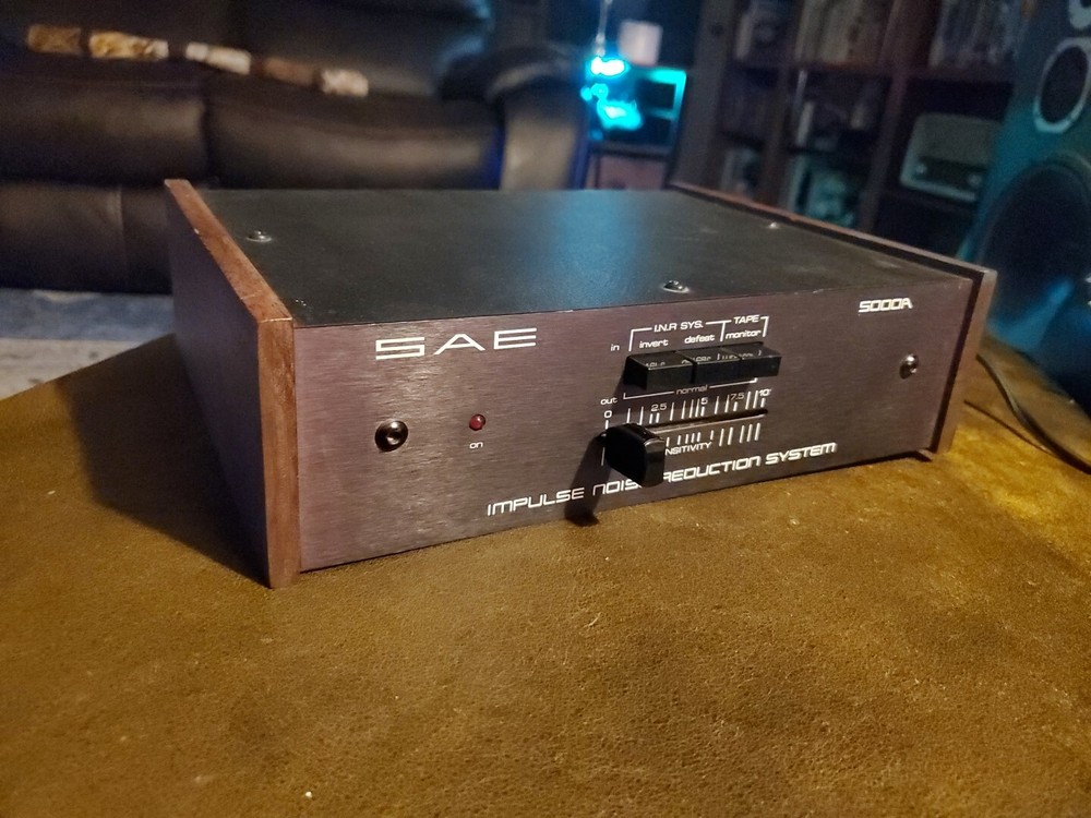 SAE Model 5000A Impulse Noise Reduction System Analog Vinyl Click Reduction