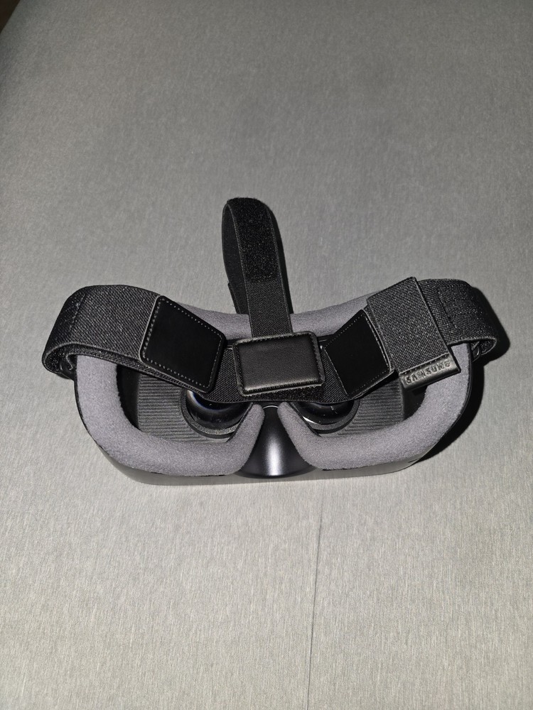 Samsung SMR324 Gear VR with Controller - Black