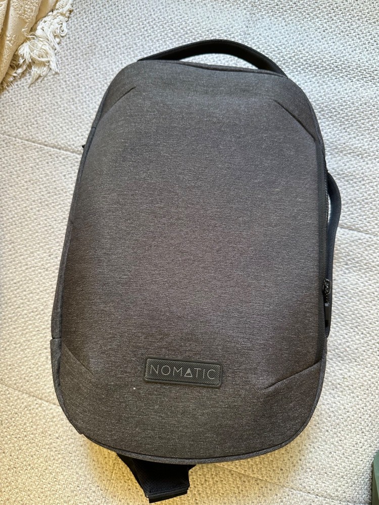 Nomatic Navigator  lite 10L sling