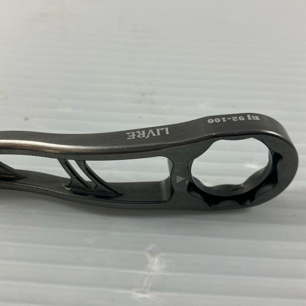 LIVRE Titanium handle