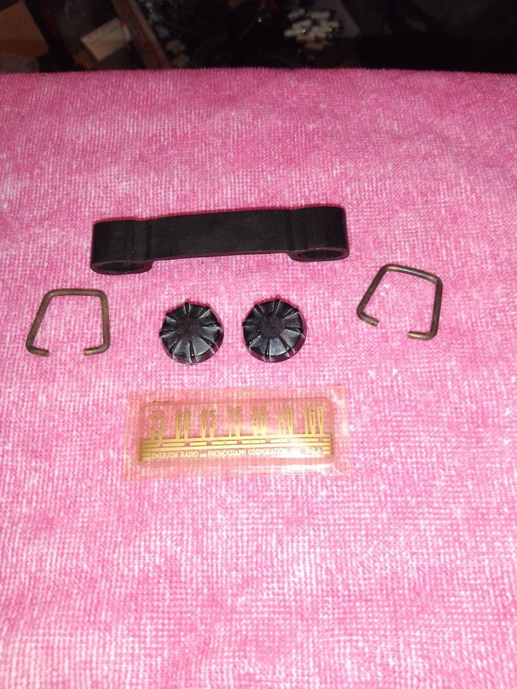 EMERSON 569 TUBE PORTABLE RADIO_ - KNOBS , DIAL SCALE , HANDLE