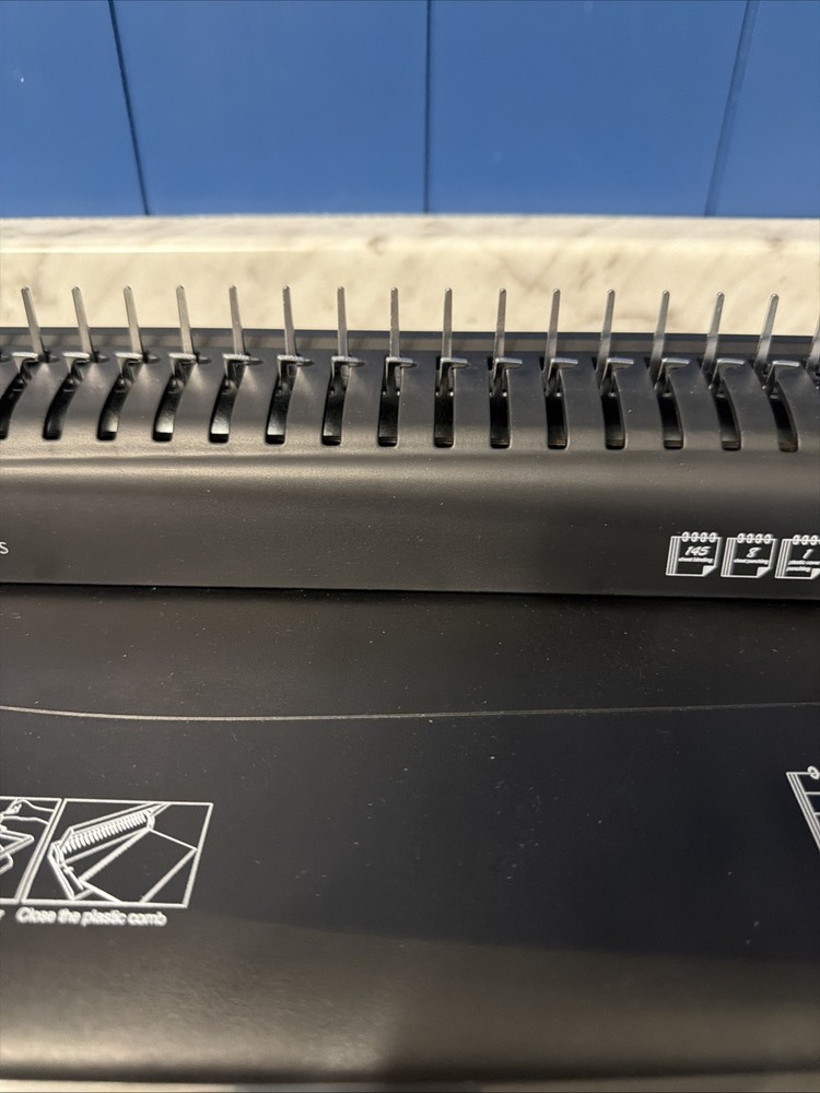 Binditek - ECOPLUS - Manual Comb Binding Machine - 19 Holes - 145 sheet binding