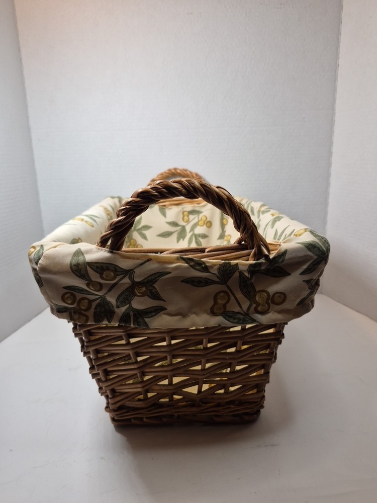Med Vintage Wicker Rectangular Basket W/ Handles And Liner A621