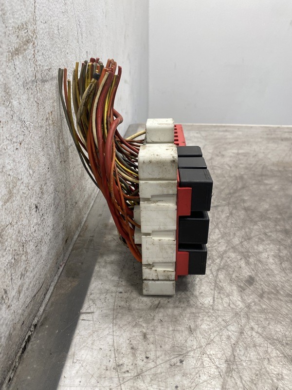 2010 Peterbilt 387 Fuse Panel (628-10977)