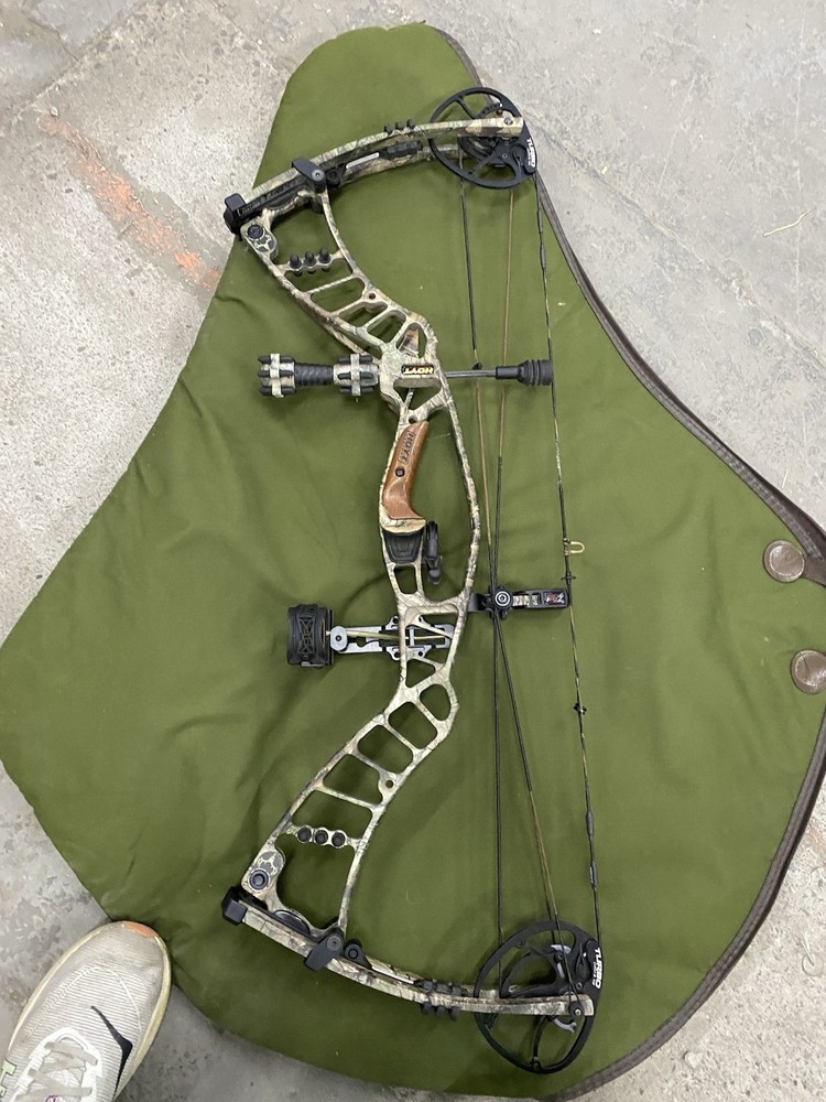 Hoyt Nitrum Turbo 60 WT 29 Draw Compound Bow Bundle