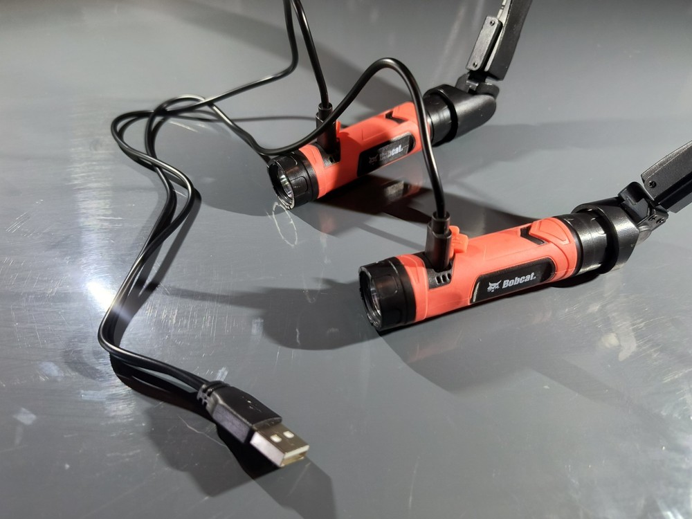 BOBCAT LED NECK LIGHT- MAGNETIC- 2 IN 1 RECHARGEABLE WORK LIGHT