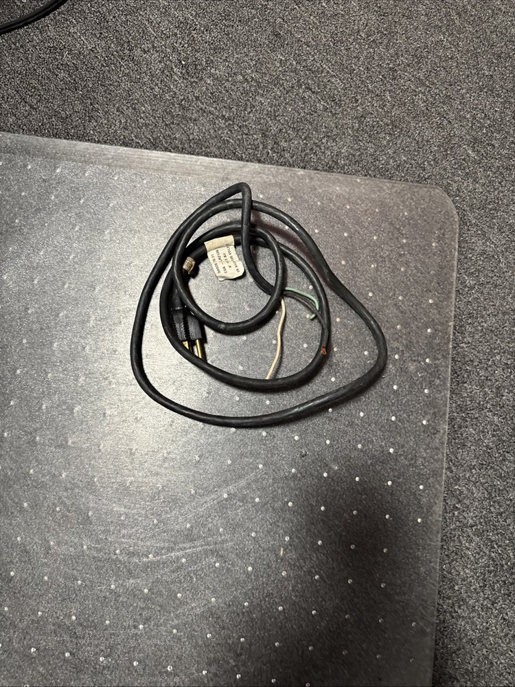 6’ Black Replacement 13 Amp 125 Volt Plug Light Use