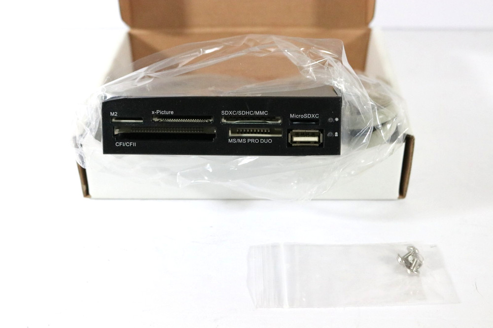 StarTech Memory Card Reader 3.5" Internal Multi-Card Reader 22-in-1 SD/Micro USB