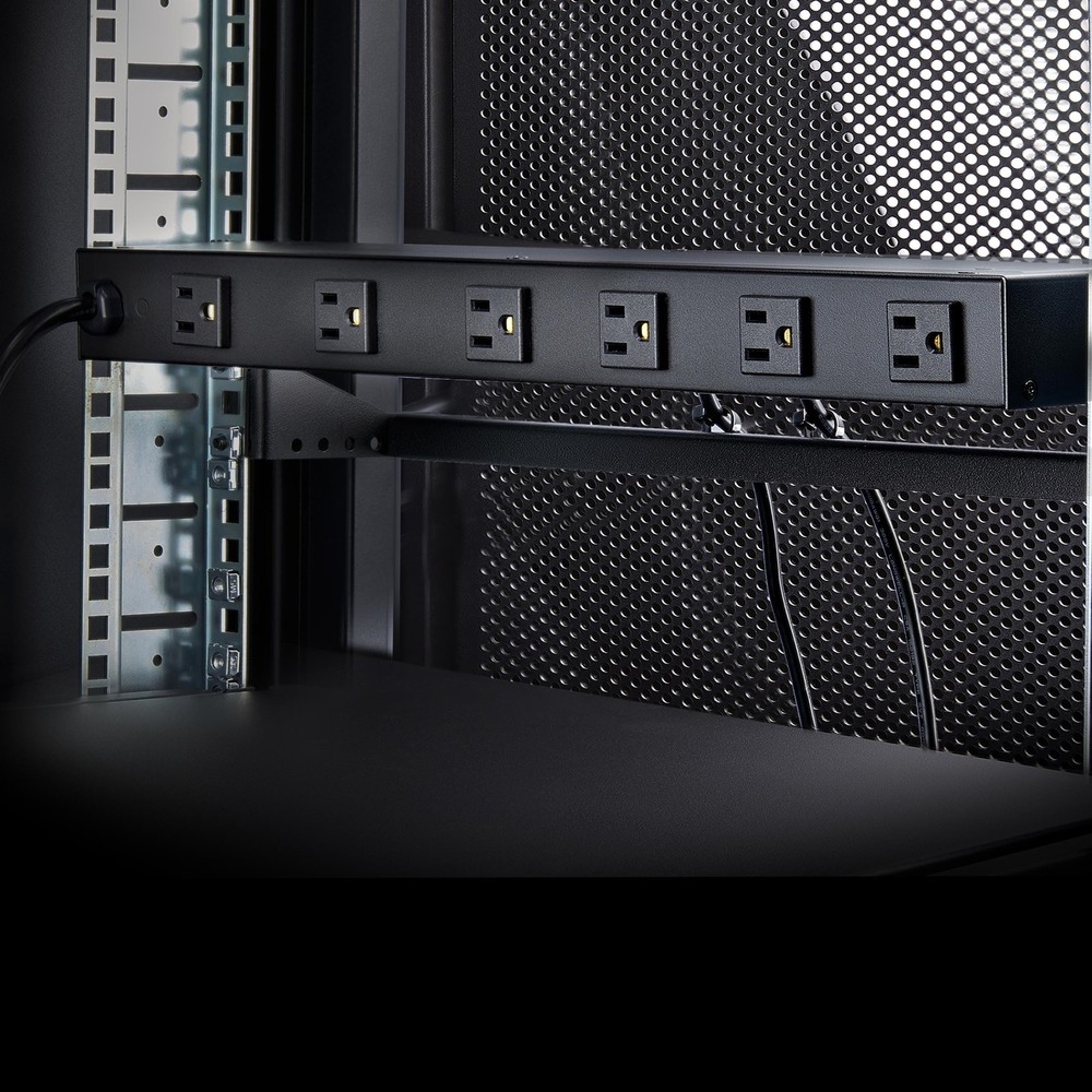 StarTech 8-Outlet Horizontal Rack Mount Metered PDU, 8ft Power Cable