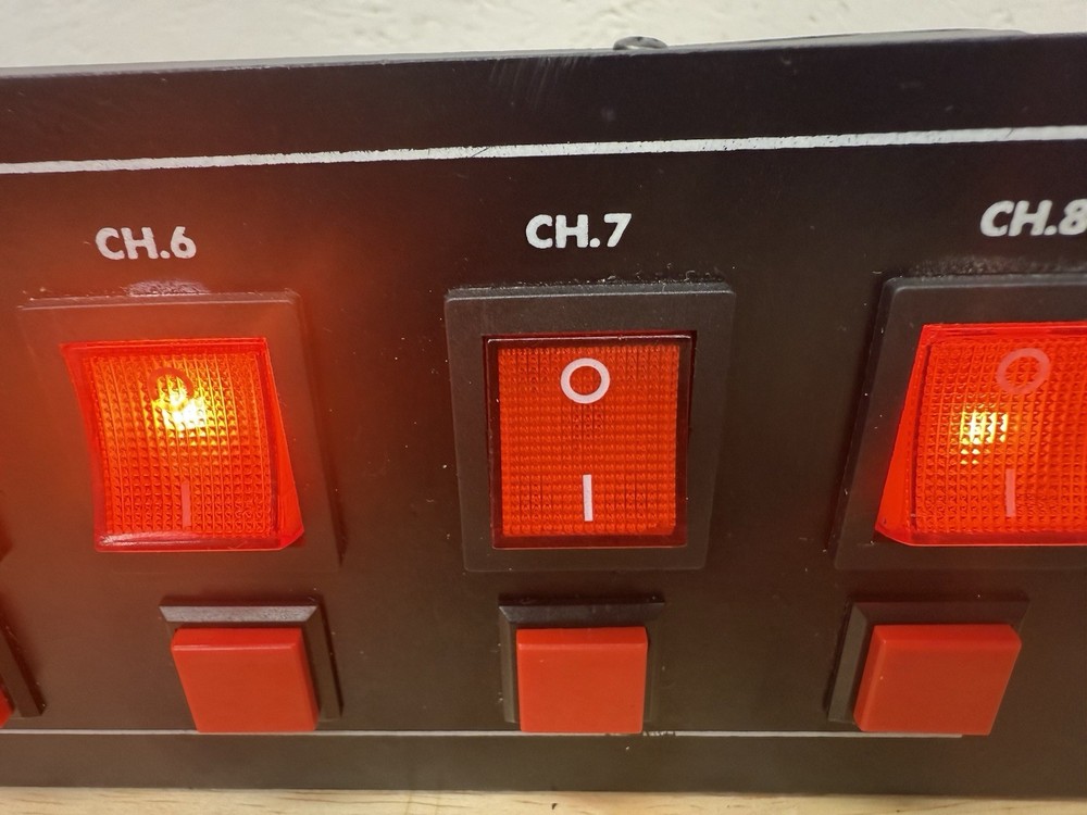 LSC Light Stream Controls SC-8 System Lighting Switch Panel (one light out)