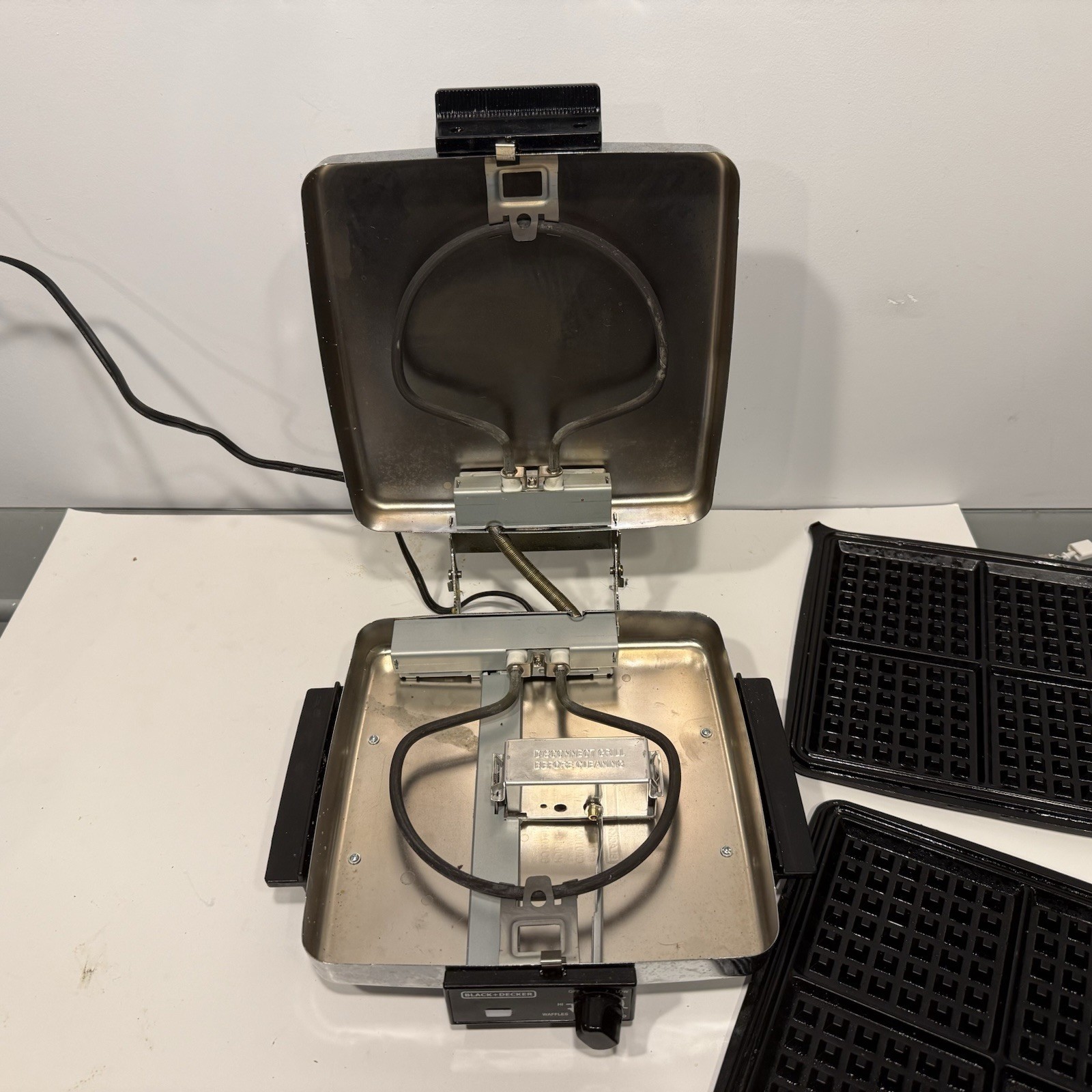 Vintage Black & Decker Grill - Waffle Baker Maker TESTED G48TD