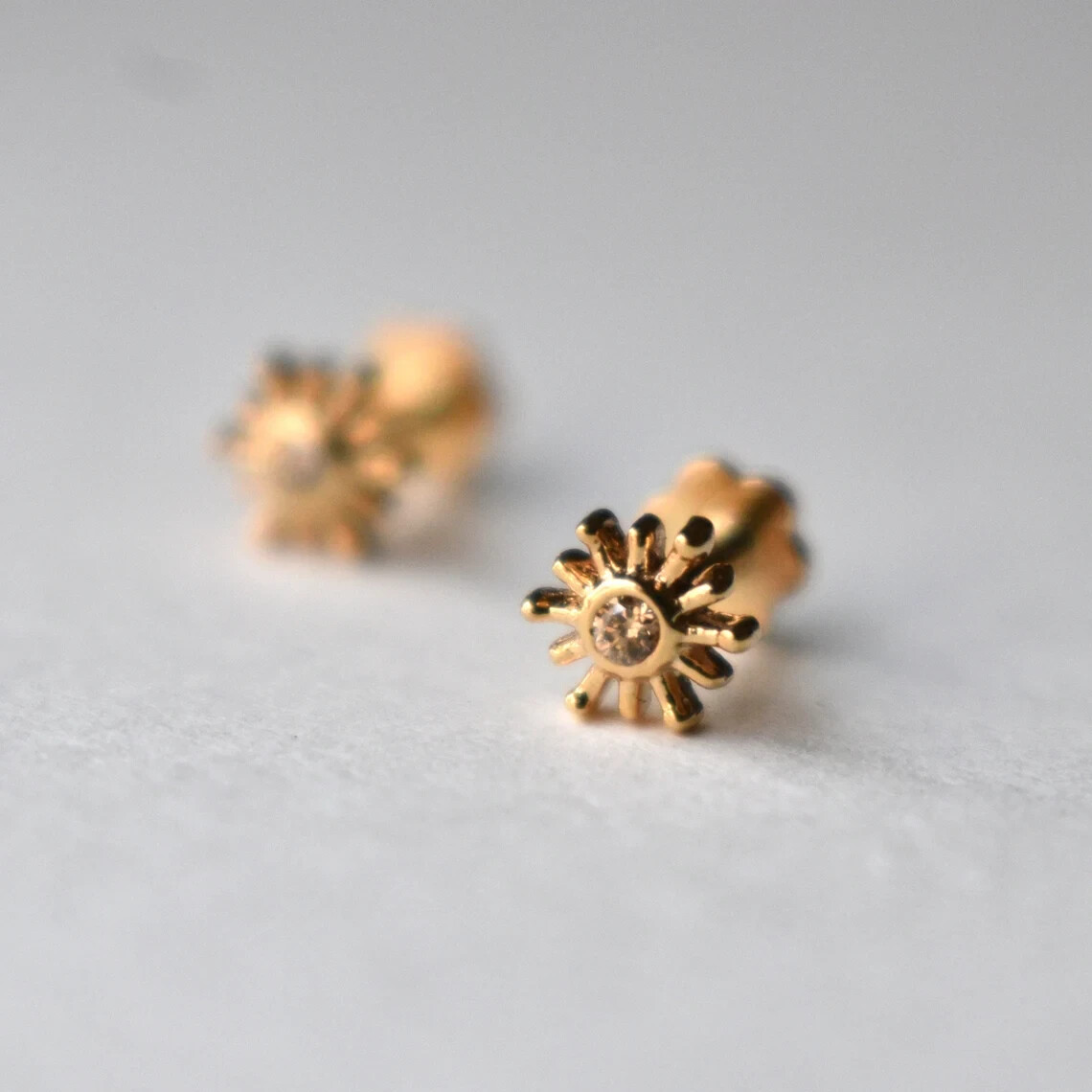 Labret Tragus Ear Sunrays Piercing Round Natural GHSI Diamond 14K Yellow Gold