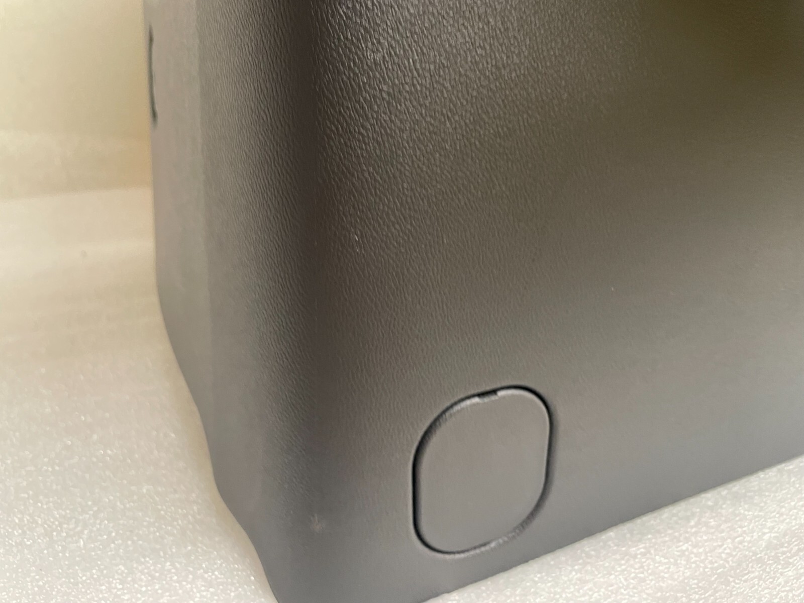 19-23 CHEVROLET TAHOE SILVERADO EBONY CLOTH CENTER JUMP SEAT WITH STORAGE...RARE