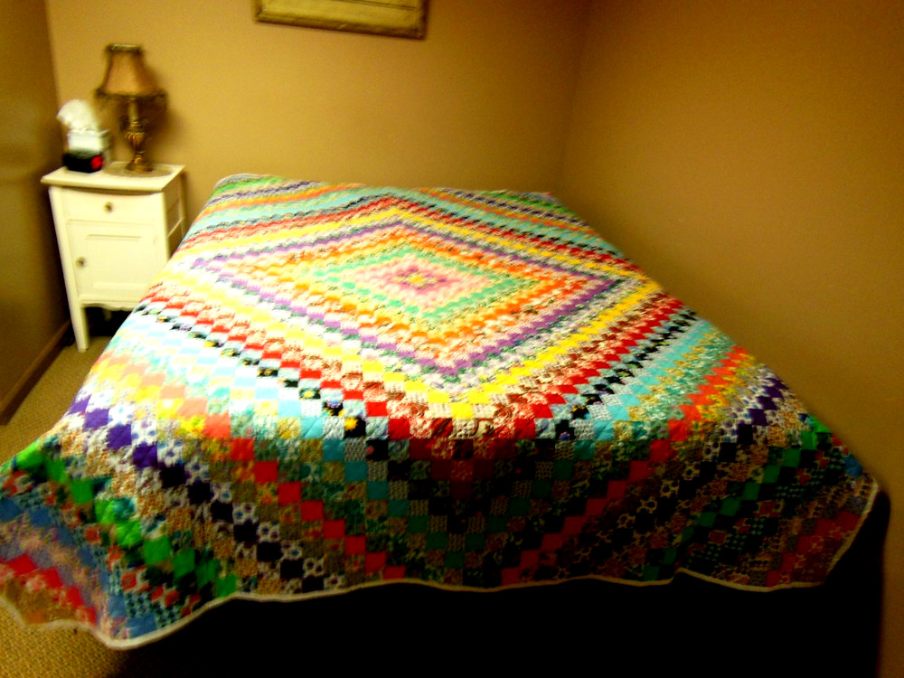 VTG UNUSED UNWASHED HAND & MACHINE STITCHED TINY PATCHWORK POSTAGE STAMP QUILT