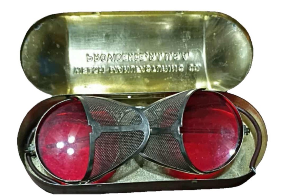 WWII Rochester Optical Red Lens Gunner Glasses with Case
