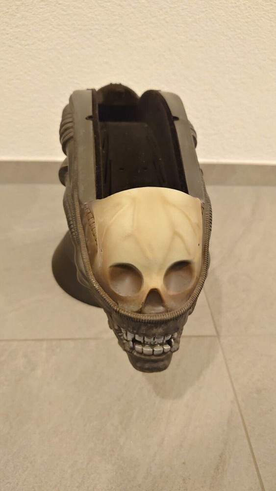 Alien Bust Limited 25th Anniversary Edition