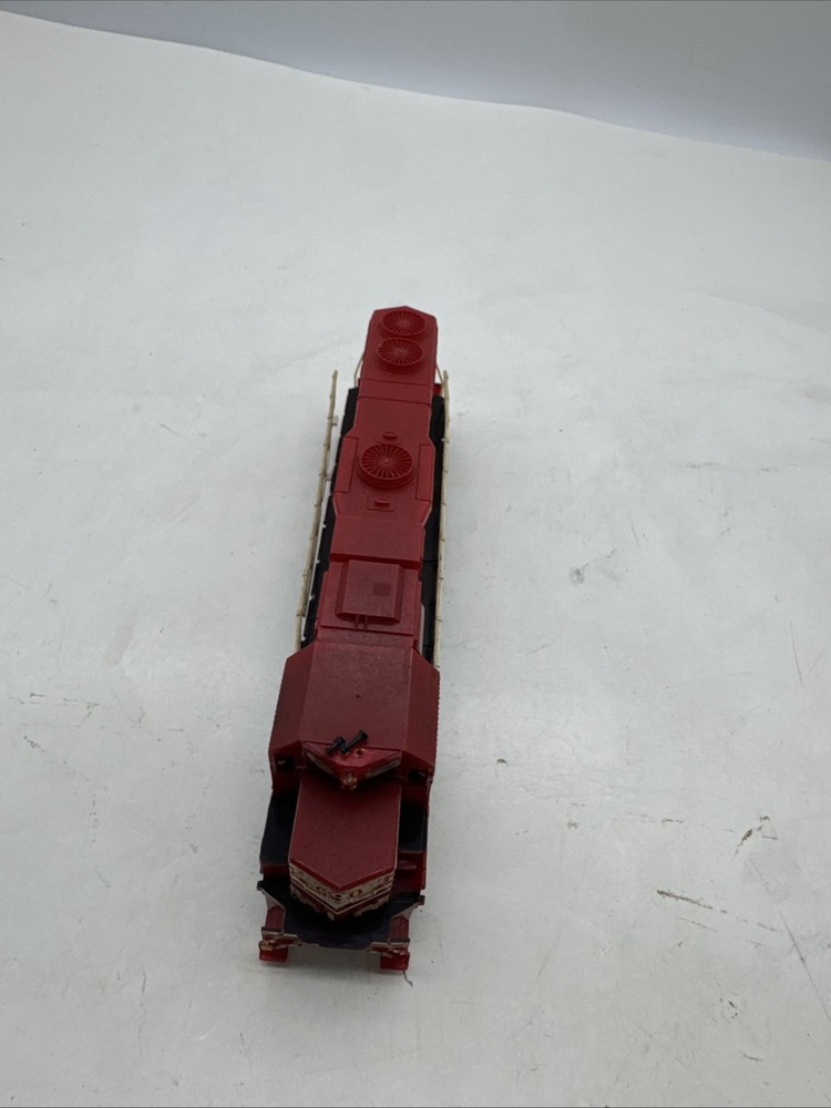 Lifelike G M & O HO Scale Engine(Red)