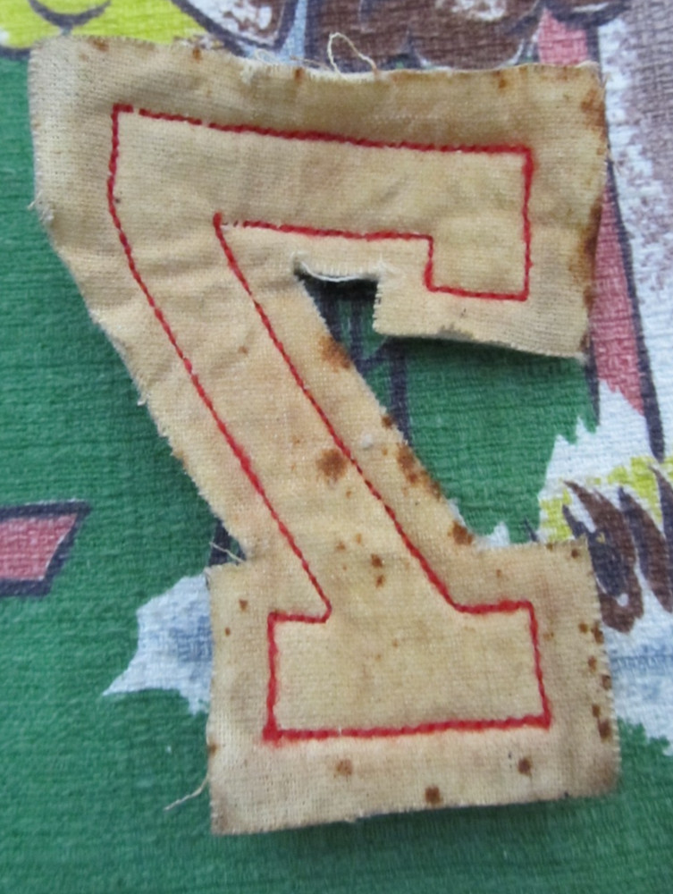 Vintage white & red 7 Varsity number patch