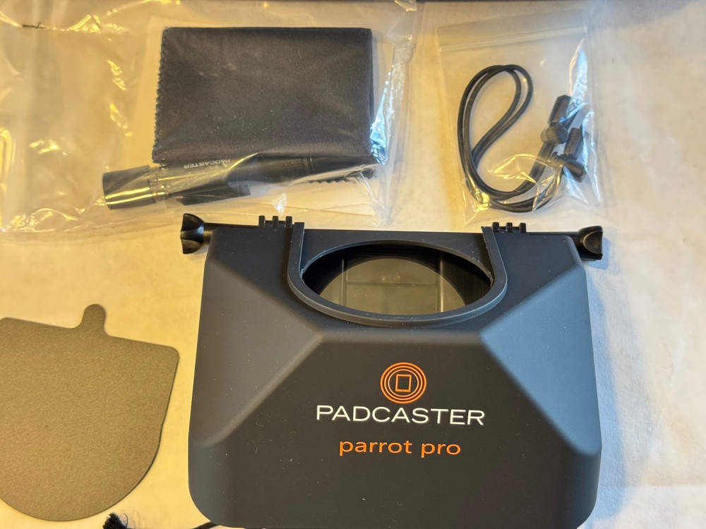 Podcaster Parrot Pro Teleprompter Kit