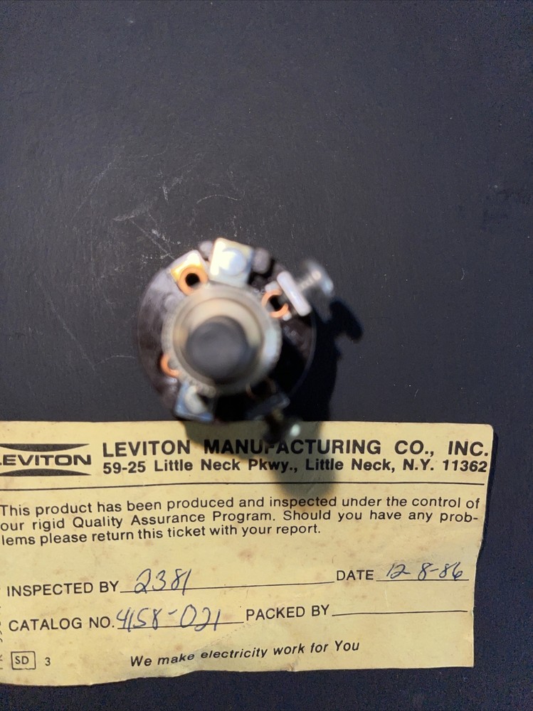 leviton#4158-021 bottom turn interior lamp socket