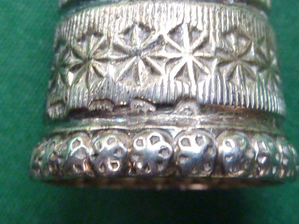 VINTAGE SIZE 7 SILVER THIMBLE
