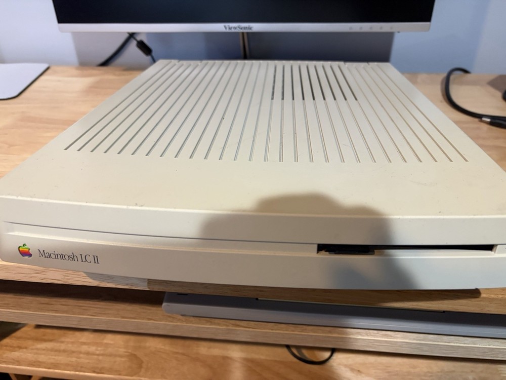 Macintosh LC II Computer With SD Hard Disk, Keyboard, Mouse